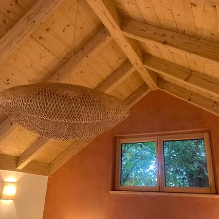 Feriengarten Mit Schlafhuetten Burgsalach